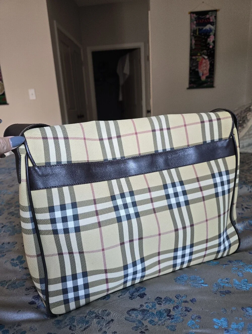 Authentic Burberry Classic Plaid Men's Messenger Bag in Beige